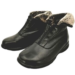 Toe Warmers Women's 8W  Black Leather Zipper Ankle Boots with Fuzzy Warmtex